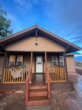 Grand Canyon Getaway! Cozy & easily accessible